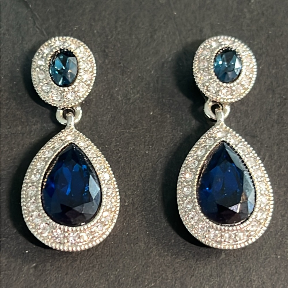 CAROLEE RHINESTONE EARRINGS PIERCED STYLE